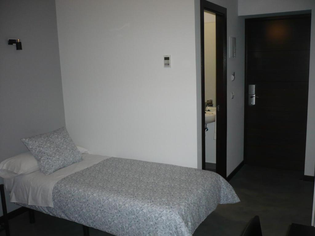 Hostal Cibeles Мадрид Номер фото